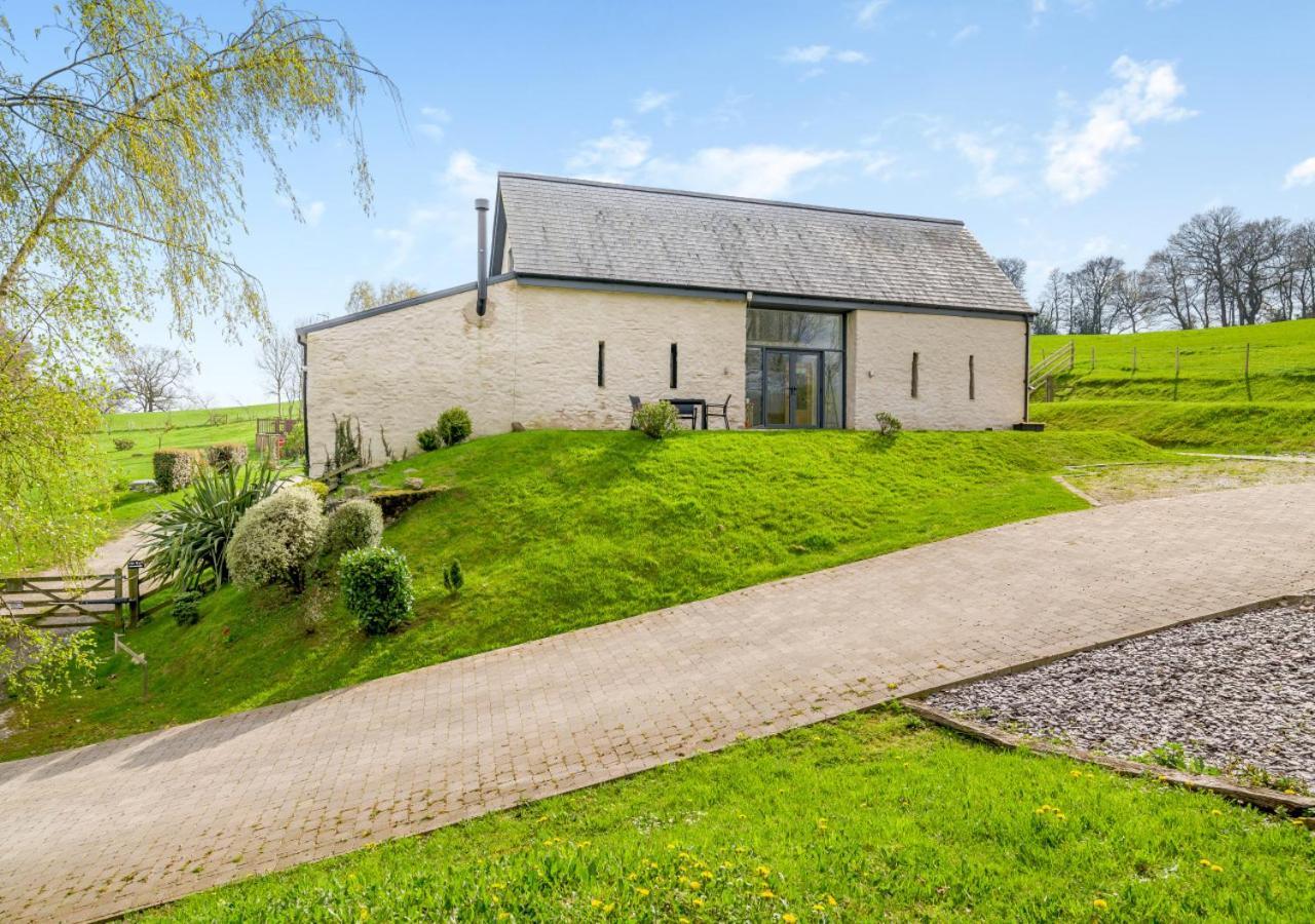 Usk Barn Apartment Llanbadoc Exterior photo